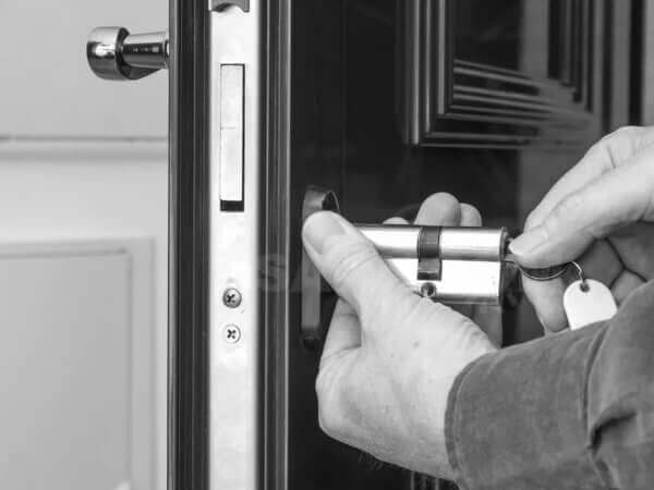 Замена личинки замка